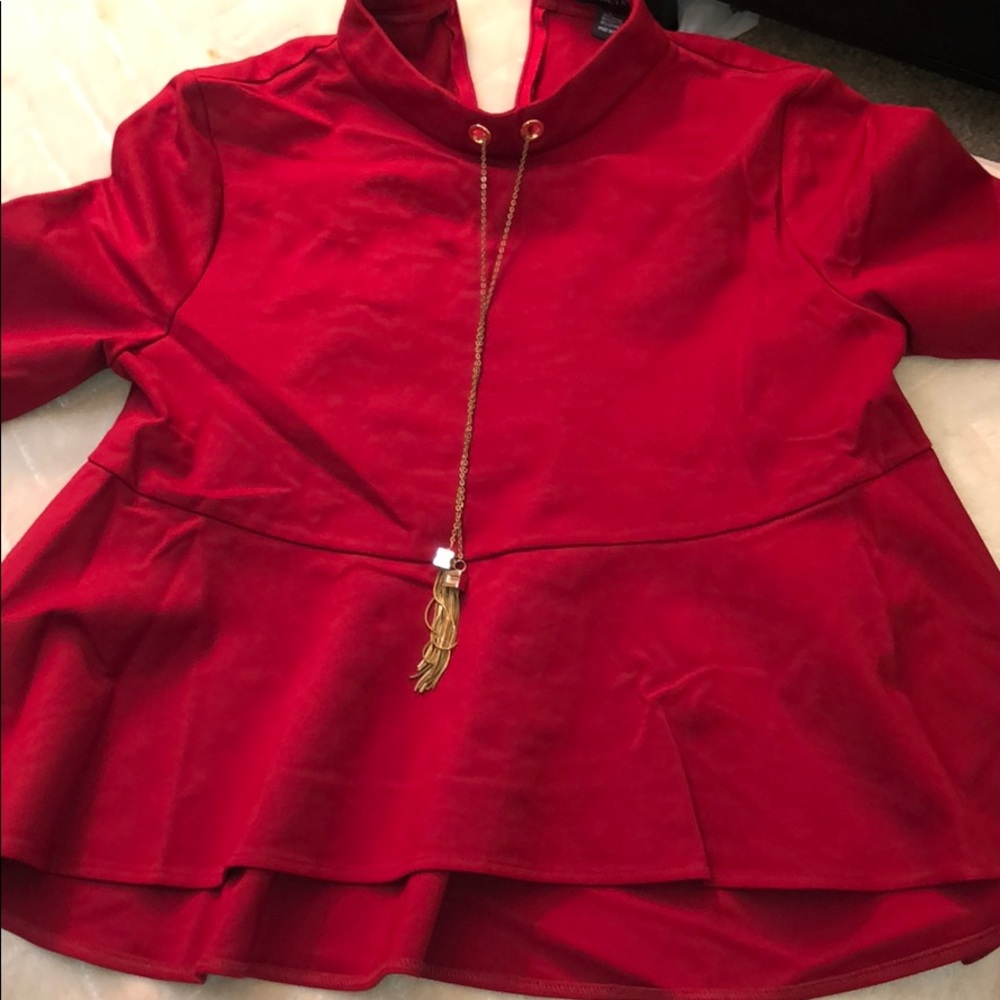 RED SHORT SLEEVE TOP